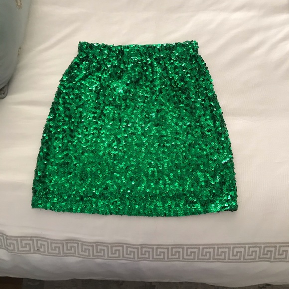 Emerald green mini skirt! - Picture 2 of 2